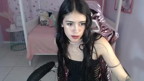 HONEY  online show from January 15, 2025, 4:00 pm