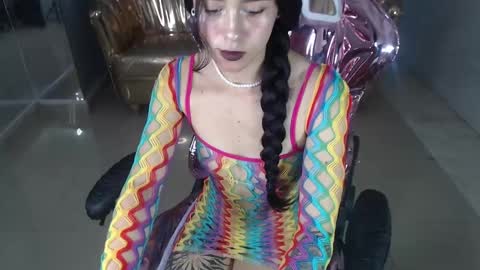 HONEY  online show from February 26, 2025, 1:19 pm