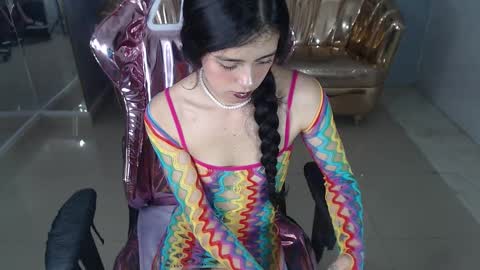 HONEY  online show from February 26, 2025, 4:24 pm