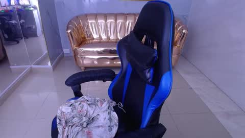 HONEY  online show from November 13, 2025, 2:05 pm