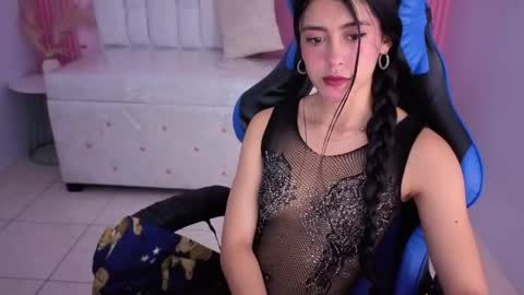 HONEY  online show from May 5, 2026, 3:25 am