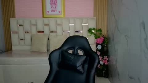 Snapshot of honey_torres_sub chatting on June 16, 2026, 1:14 pm HONEY online show from June 16, 2026, 1:14 pm