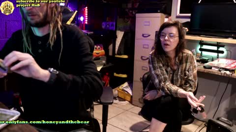 Honey and Bear online show from December 27, 2024, 3:53 am