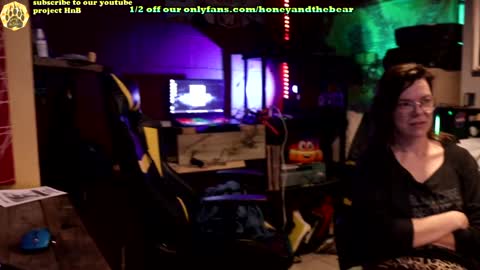 Honey and Bear online show from January 19, 2025, 3:08 am