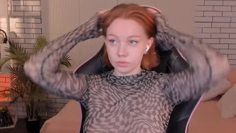 honeyautumn online show from December 15, 2024, 12:07 am