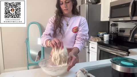 Snapshot of honeybelle8 chatting on December 6, 2024, 5:22 pm belle brunette online show from December 6, 2024, 5:22 pm