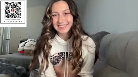 Snapshot of honeybelle8 chatting on January 16, 2025, 1:58 pm belle brunette online show from January 16, 2025, 1:58 pm