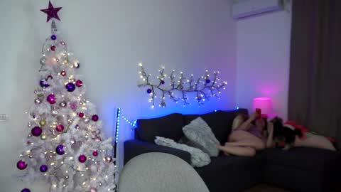 HoneyCarrol online show from December 8, 2024, 10:25 pm