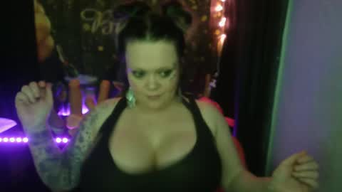 Snapshot of honeychambers chatting on April 2, 2026, 10:51 pm honeychambers online show from April 2, 2026, 10:51 pm