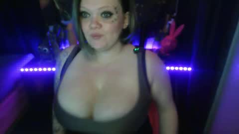 Snapshot of honeychambers chatting on April 7, 2026, 12:33 am honeychambers online show from April 7, 2026, 12:33 am
