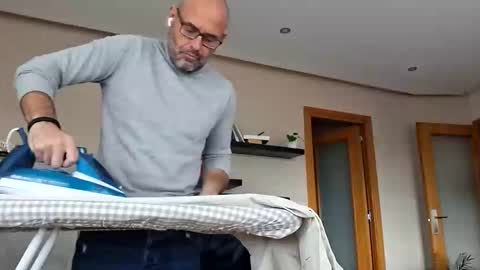 Snapshot of honeydaddyforyou chatting on December 16, 2025, 12:43 pm honeydaddyforyou online show from December 16, 2025, 12:43 pm