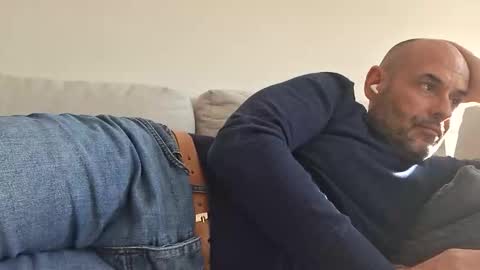 Snapshot of honeydaddyforyou chatting on December 18, 2025, 1:28 pm honeydaddyforyou online show from December 18, 2025, 1:28 pm