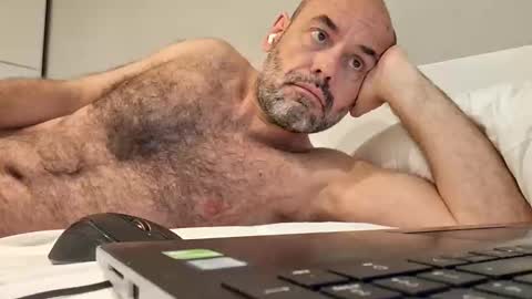 Snapshot of honeydaddyforyou chatting on January 13, 2026, 7:13 am honeydaddyforyou online show from January 13, 2026, 7:13 am