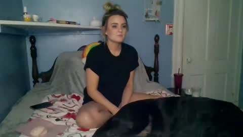 Snapshot of honeydrippinbunny chatting on February 6, 2025, 4:53 am HoneyDrippinBunny online show from February 6, 2025, 4:53 am