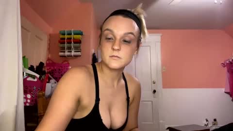 Snapshot of honeydrippinbunny chatting on February 15, 2025, 4:14 am HoneyDrippinBunny online show from February 15, 2025, 4:14 am