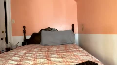 Snapshot of honeydrippinbunny chatting on February 27, 2026, 4:01 am HoneyDrippinBunny online show from February 27, 2026, 4:01 am