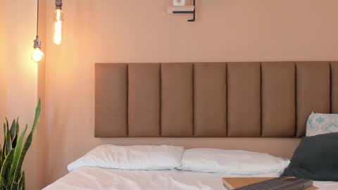 Snapshot of honeygray02 chatting on October 17, 2025, 12:19 pm honeygray02 online show from October 17, 2025, 12:19 pm