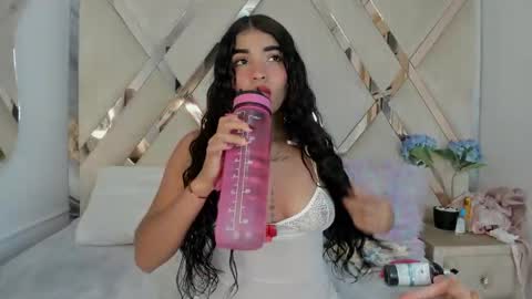 honeyht online show from May 30, 2026, 12:35 pm