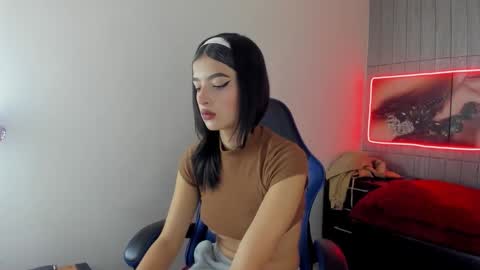 HONEY LUXE online show from February 3, 2026, 4:54 am