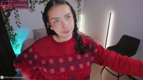 Snapshot of honeymoontea chatting on December 25, 2024, 12:16 am online show from December 25, 2024, 12:16 am