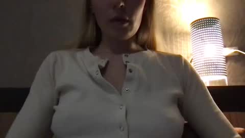 honeynymph online show from February 10, 2025, 5:09 pm
