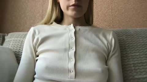 honeynymph online show from February 11, 2025, 12:27 pm