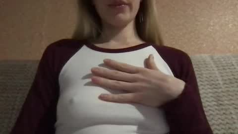 honeynymph online show from February 23, 2025, 3:35 am