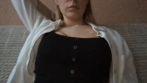 honeynymph online show from February 24, 2025, 3:09 pm