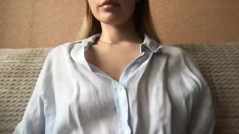 honeynymph online show from March 11, 2025, 1:01 pm