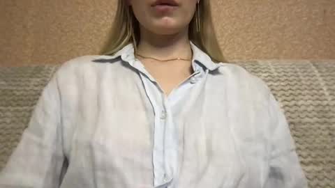 honeynymph online show from March 12, 2025, 3:40 pm