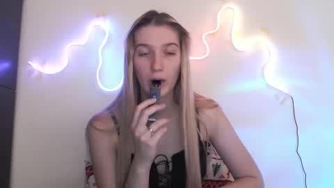 honeyveil online show from March 24, 2026, 2:33 pm