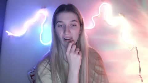 honeyveil online show from March 26, 2026, 12:44 pm