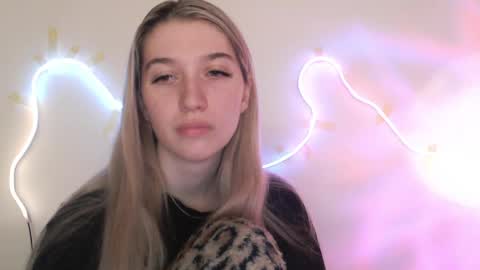 honeyveil online show from May 2, 2026, 12:21 pm
