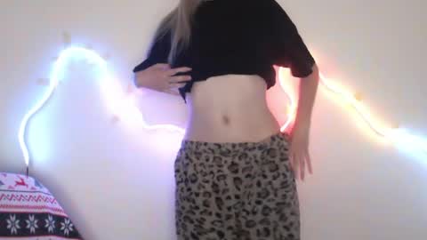 honeyveil online show from May 9, 2026, 11:37 am