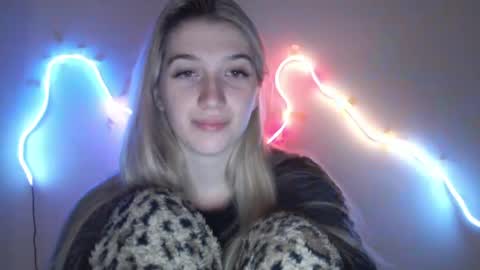 honeyveil online show from May 10, 2026, 8:25 pm
