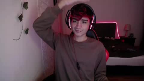 Esteban online show from September 13, 2025, 4:34 am