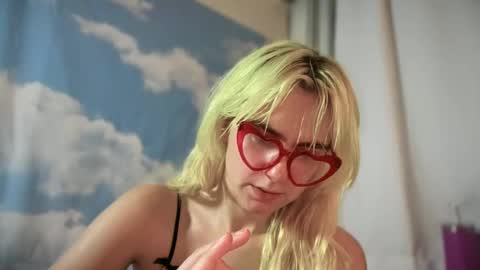 Emi Rose online show from September 16, 2025, 7:31 am