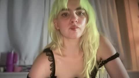 Emi Rose online show from October 7, 2025, 5:48 am