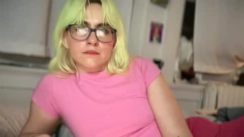 Snapshot of honeyxlimbed chatting on November 22, 2025, 10:42 pm Emi Rose online show from November 22, 2025, 10:42 pm