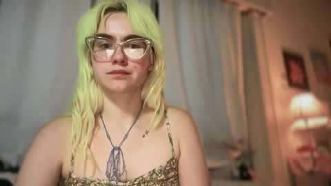 Snapshot of honeyxlimbed chatting on November 25, 2025, 7:19 am Emi Rose online show from November 25, 2025, 7:19 am