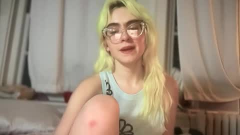 Snapshot of honeyxlimbed chatting on December 4, 2025, 6:34 am Emi Rose online show from December 4, 2025, 6:34 am