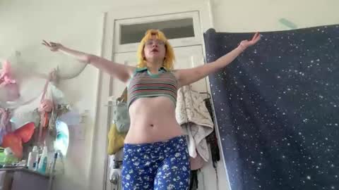 Emi Rose online show from April 24, 2026, 6:32 pm