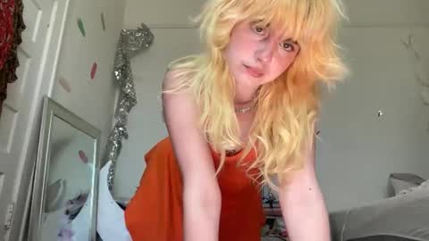Snapshot of honeyxlimbed chatting on June 3, 2026, 7:41 pm Emi Rose online show from June 3, 2026, 7:41 pm