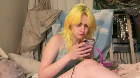 Emi Rose online show from June 19, 2026, 4:50 am