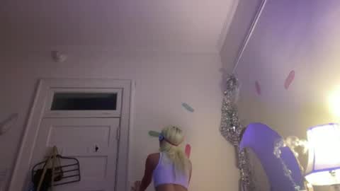 Emi Rose online show from July 1, 2026, 4:36 am