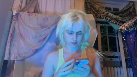 Emi Rose online show from July 15, 2026, 6:18 am