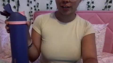honeyyy89 online show from March 27, 2026, 2:06 pm