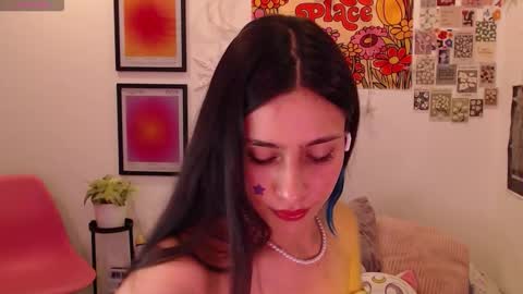 Snapshot of honeyypeaach chatting on November 7, 2025, 9:26 pm online show from November 7, 2025, 9:26 pm