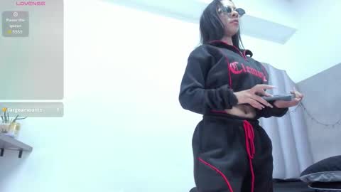 honnyy_23 online show from February 13, 2026, 7:54 pm