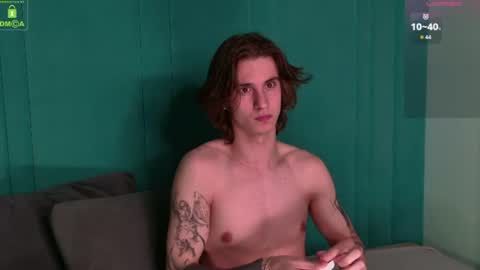 Snapshot of hoogwilder chatting on June 19, 2026, 3:33 am HOOG online show from June 19, 2026, 3:33 am